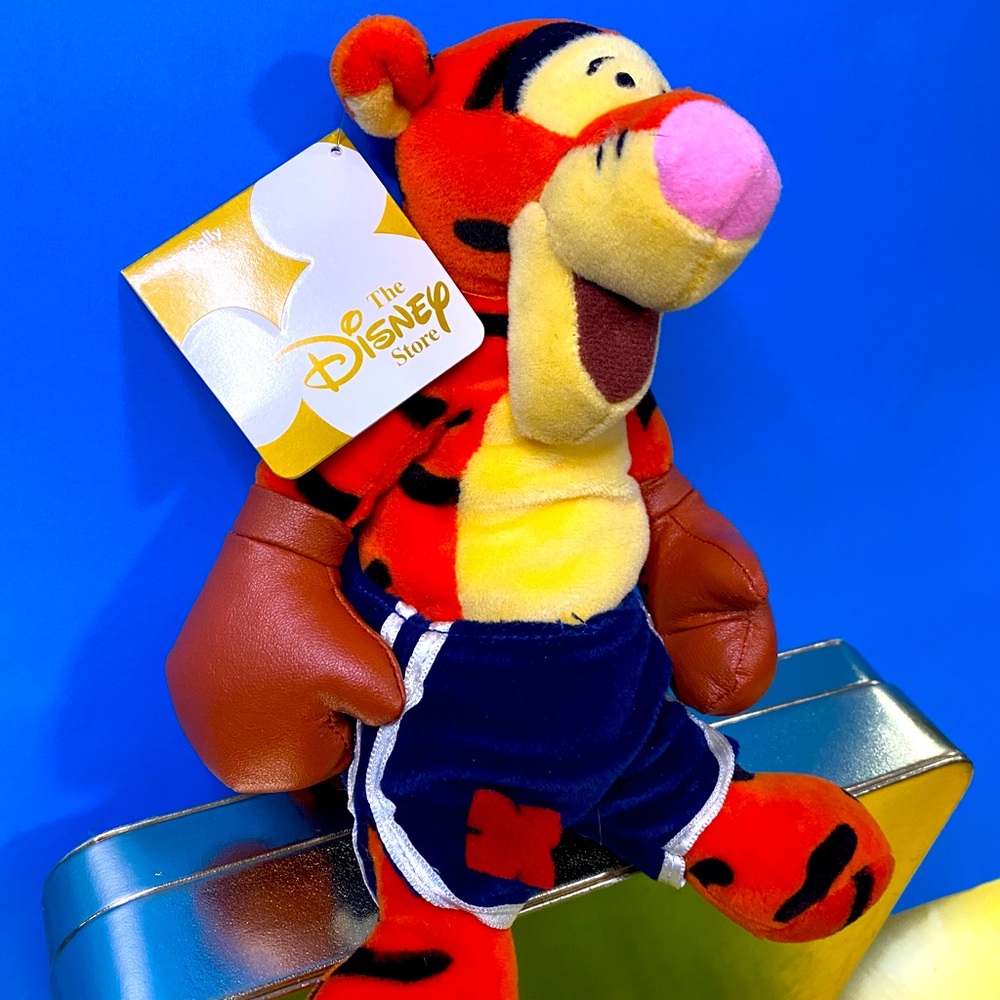 DISNEY STORE EXCLUSIVE NWT 90’s WINNIE THE POOH BOXING TIGGER BEAN BAG PLUSH